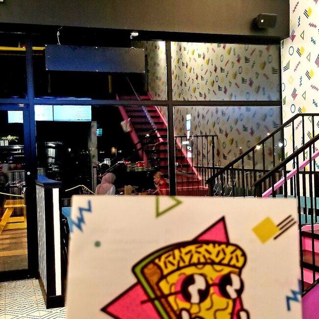 Hang Time Pizza - Restaurants Am&eacute;ricains Ouverts pour souper Montr&eacute;al