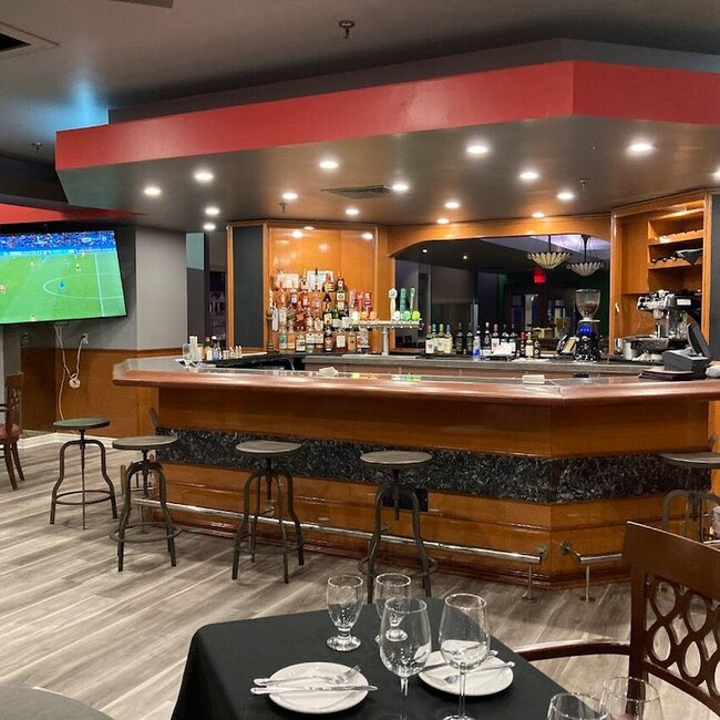 L'Entracte Montreal Restaurant: Menu, Reviews & Reserve (2026)