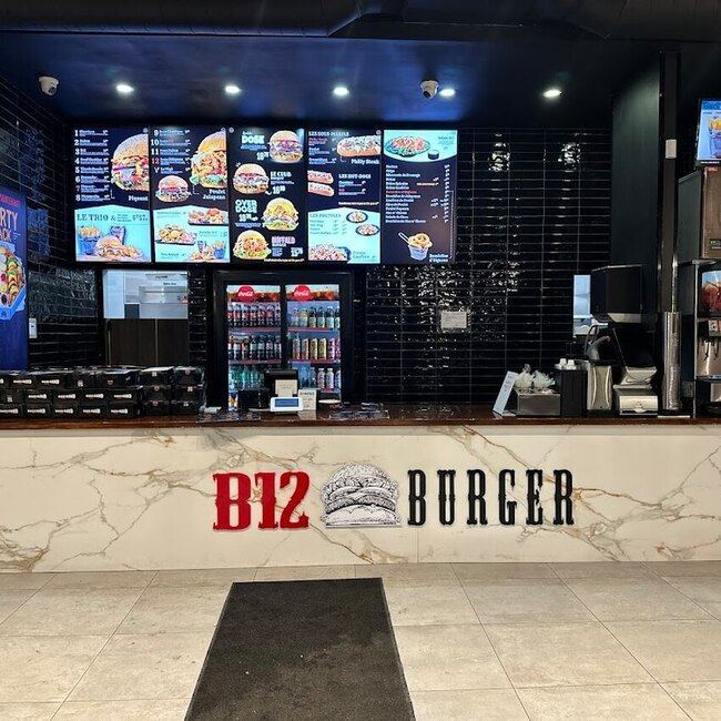 B12 Burger - Anjou-St-L&eacute;onard Open Late Restaurants