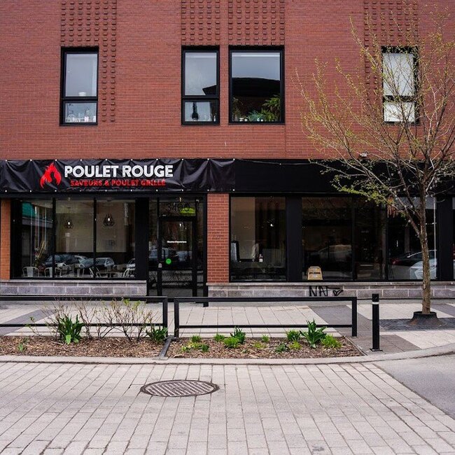 Poulet Rouge - Poutine in Les Quartiers du Canal
