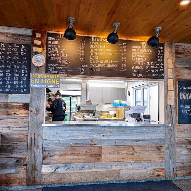 Restaurant Le Bidon - West Island Poutine, Casse-Croute/Snack Bars, Fried Chicken Open Tuesday Restaurants