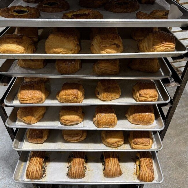 Boulangerie Le Petit Breton - Poutine, Bakeries Restaurants Near: H2V4E9