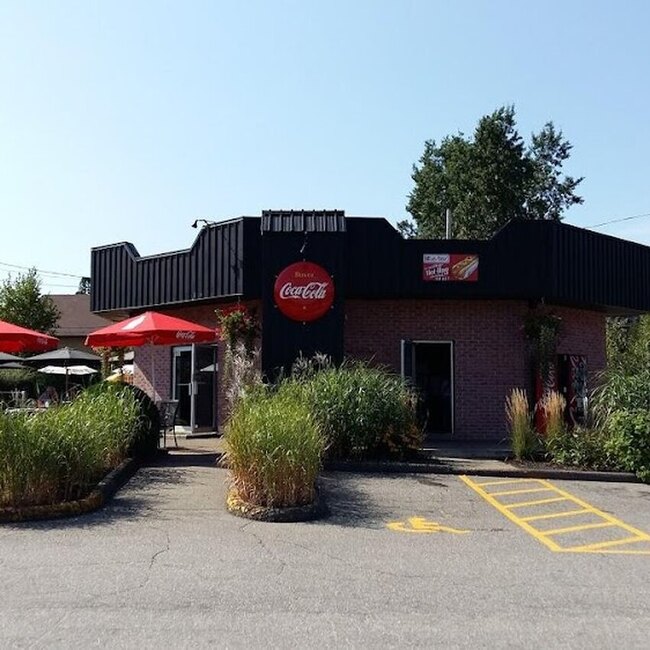 Casse-Cro&ucirc;te d'en Haut - Poutines Ouverts dimanche Laurentides (Rive-Nord)