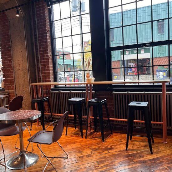 Hof Sucr&eacute;e - Poutine, Pastries Restaurants in Montreal