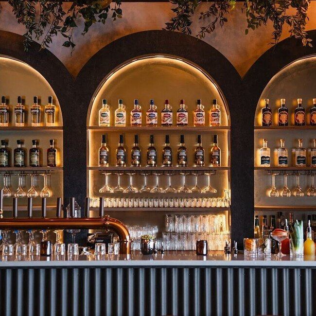 Mariana Distillerie & Brasserie - Restaurants pr&egrave;s de &Eacute;l&eacute;gance Trois-Rivi&egrave;res 2026 - 5e concours de voitures de collection