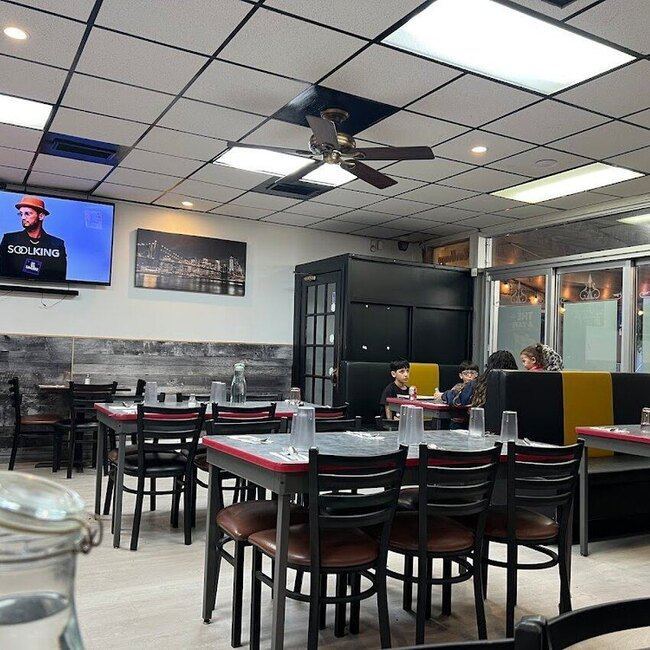 Caf&eacute; restaurant B&eacute;lair - Parc-Extension Open Sunday Restaurants