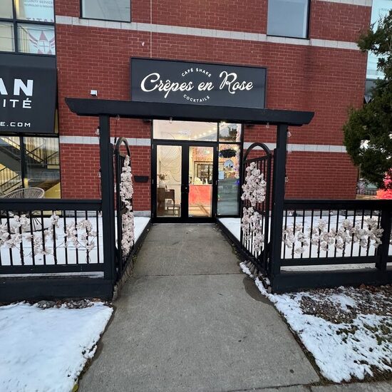 Crêpes en Rose - Wheelchair Accessible Entrance Restaurants in Montreal