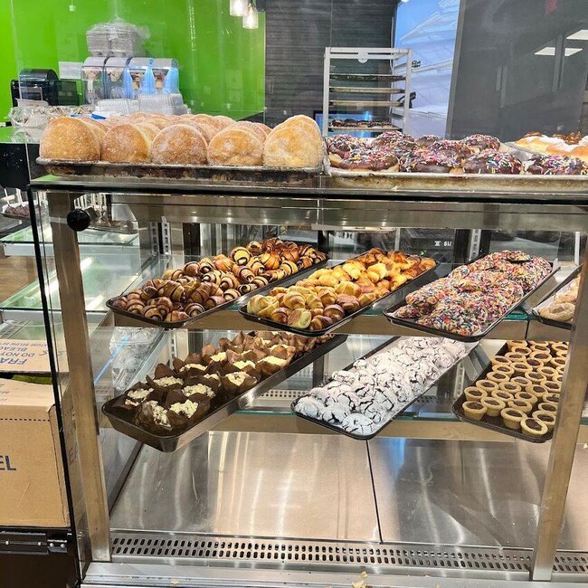 P&acirc;tisserie Amazin' Glazin' -  Restaurants Near: H2S3E2