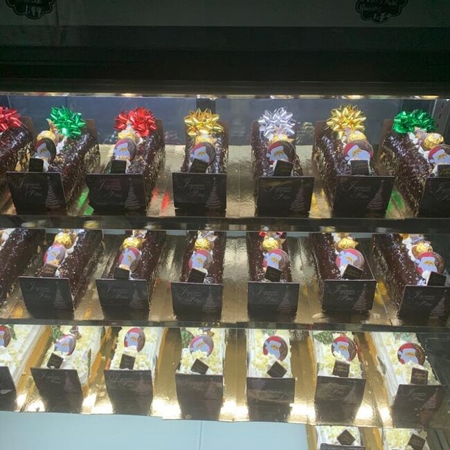 Patisserie Délices d'Auteuil - Poutine, Bakeries, Breakfast, Pastries Restaurants in Vimont