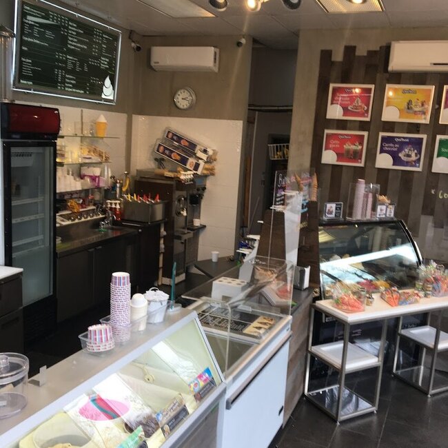 La Crème des Plaisirs - Restaurants Near: H7K2K2