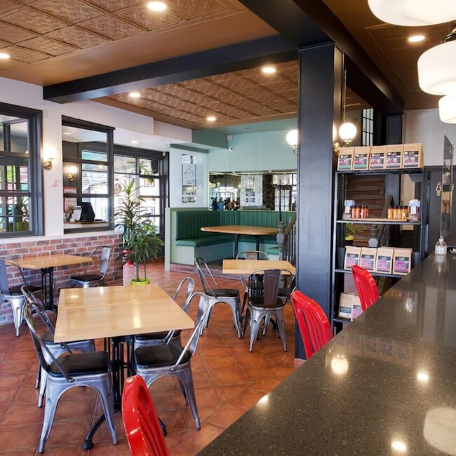 Caf&eacute; De La Br&ucirc;lerie - Restaurants Salades pr&egrave;s de: J2G4E8