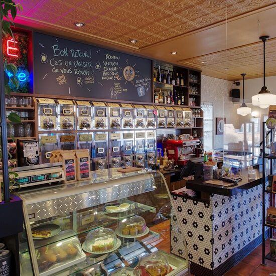 Caf&eacute; De La Br&ucirc;lerie - BBQ, Poutine, Breakfast Restaurants in Montreal