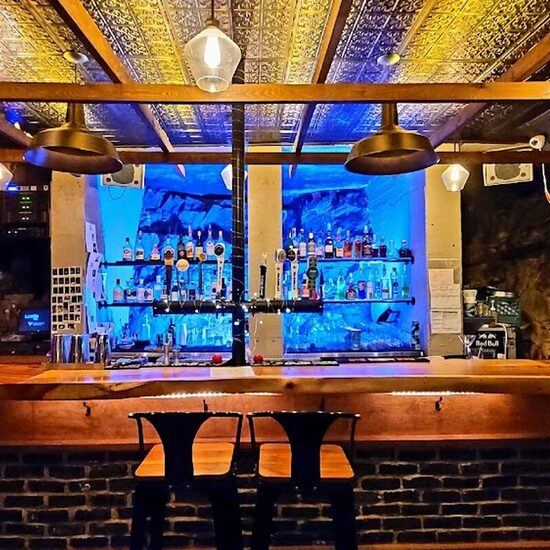 Bar Les Yeux Bleus - Burgers, Sandwiches Restaurants in Quebec