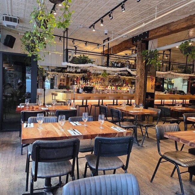 Buvette Nicole - Restaurants Brunch, Livraison pr&egrave;s de: H3C1W7