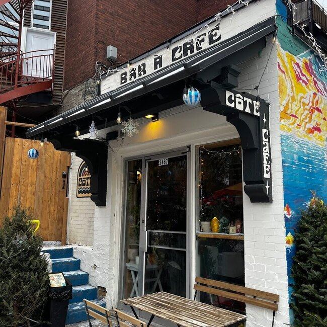 C&ocirc;te Caf&eacute; - Restaurants Terrasse Ouverts pour souper Centre-ville