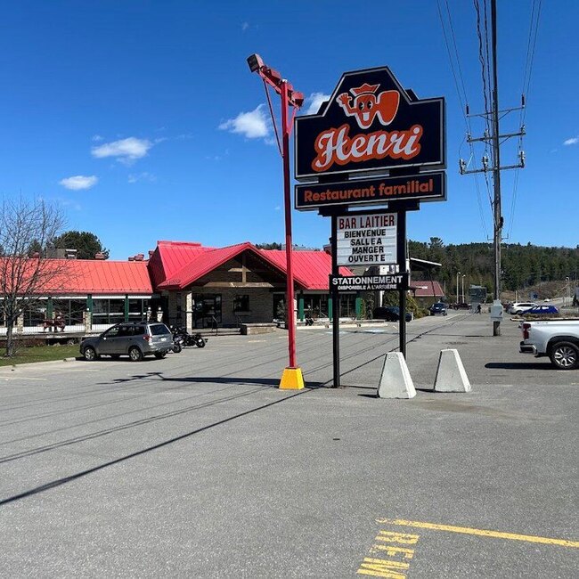Restaurant Henri de Chertsey - Lanaudiere (North Shore) Breakfast, Grill, Pizza, Pasta, Seafood/Fish Open Lunch Restaurants