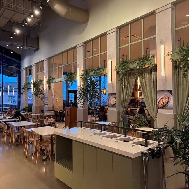 EVA's - Restaurants in Royalmount