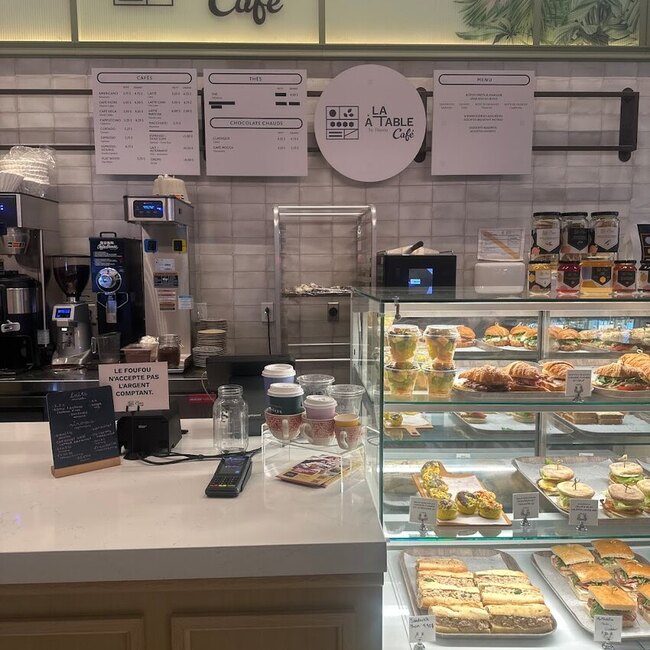 Caf&eacute; &agrave; La Table -  Restaurants Near: H4P2N2