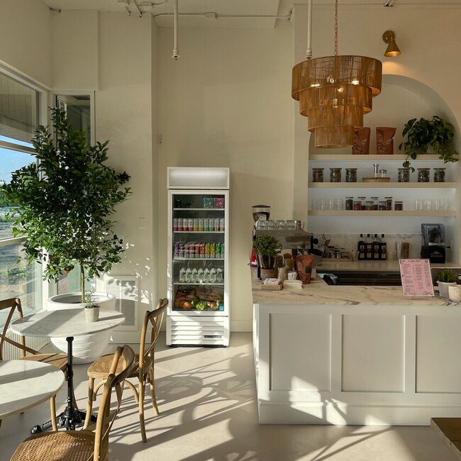 Le Juice Bar - Restaurants pr&egrave;s de: H7P0M2