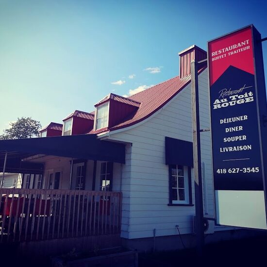 Restaurant Au Toit Rouge - American, Burgers, Comfort Food, Poutine, Fried Chicken Restaurants in Quebec
