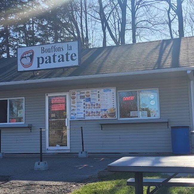 Bouffons La Patate - BBQ, Poutine Restaurants in Saint-Jérôme