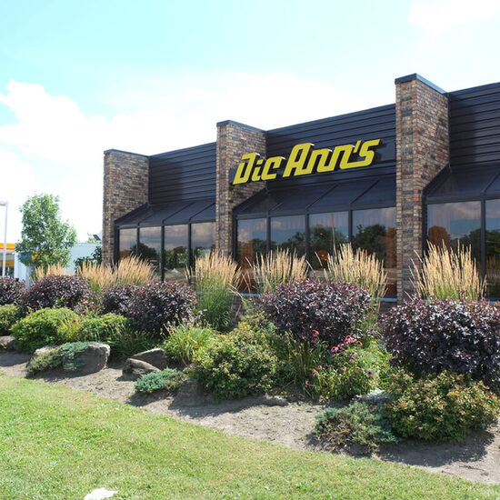 Dic Ann's Hamburgers - Restaurants in Anjou-St-L&eacute;onard
