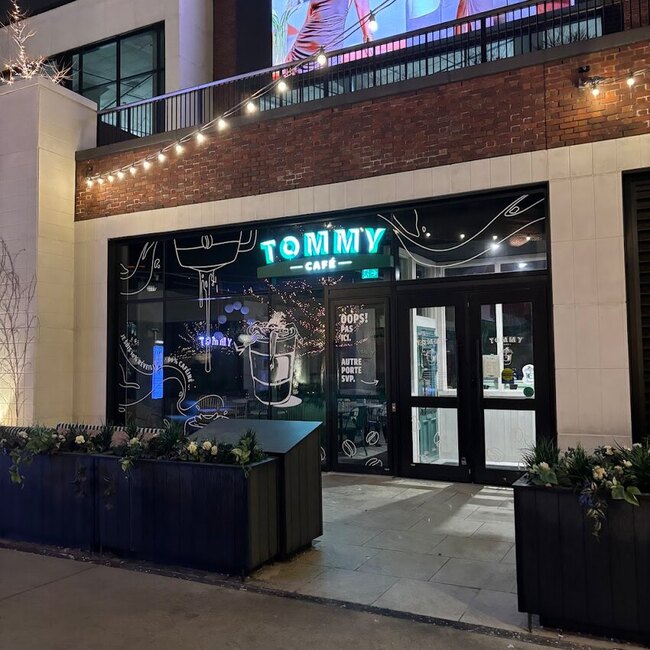 Tommy Caf&eacute; - Restaurants Brunch pr&egrave;s de: H4P2P9