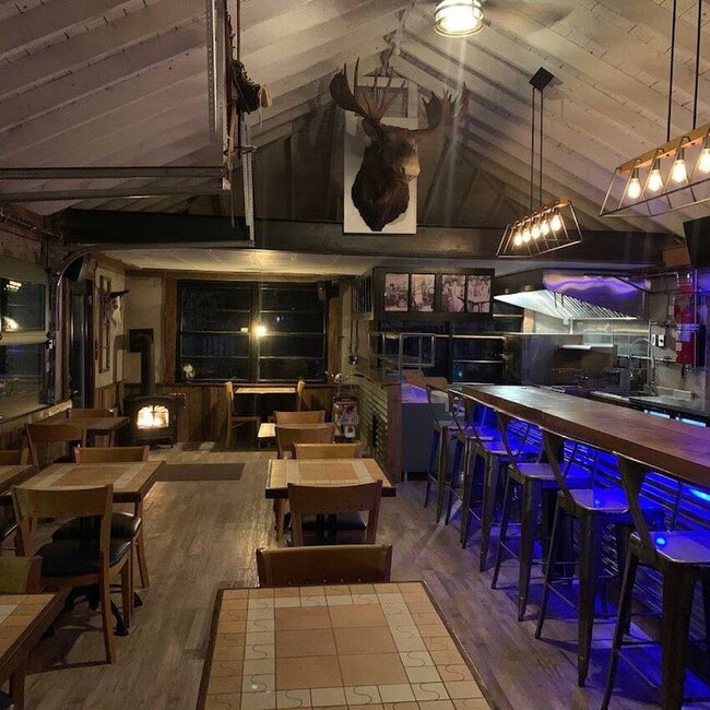 Le Burton - Restaurants in Saint-C&eacute;saire