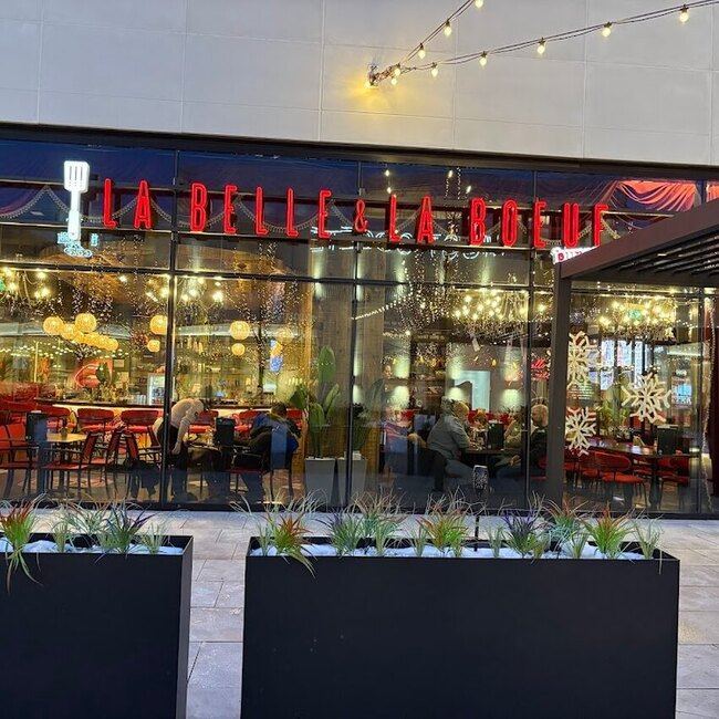 La Belle & La Boeuf - Burger Bar -  Restaurants Near: H4M1P1