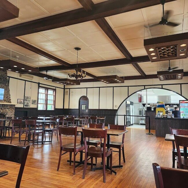 Casse Cro&ucirc;te Champion - Casse-Croutes &agrave; Montr&eacute;al