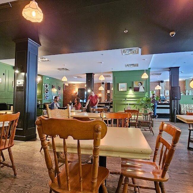 Caf&eacute; 440 - Restaurants Ouverts lundi Sherbrooke