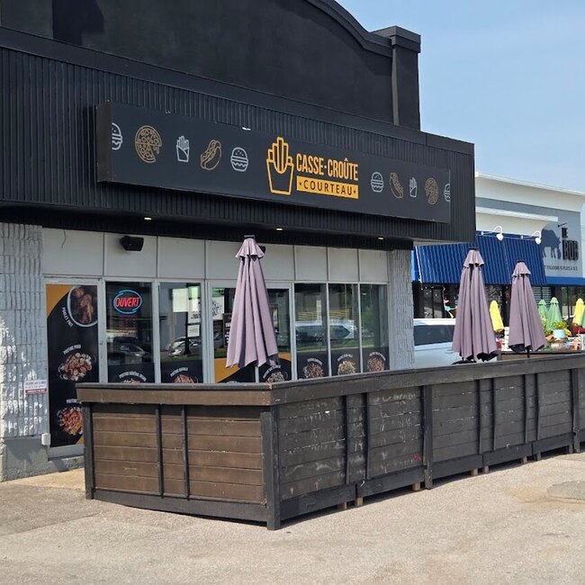 Casse-cro&ucirc;te Courteau - Restaurants pr&egrave;s de: G8Z3X2