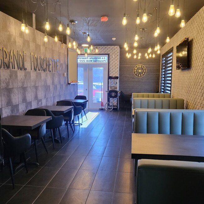 Pizzeria La Grande Fourchette - Saint-Sauveur Online Ordering Restaurants