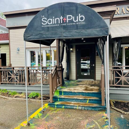 Le Saint-Pub - Microbrasserie Charlevoix Restaurant
