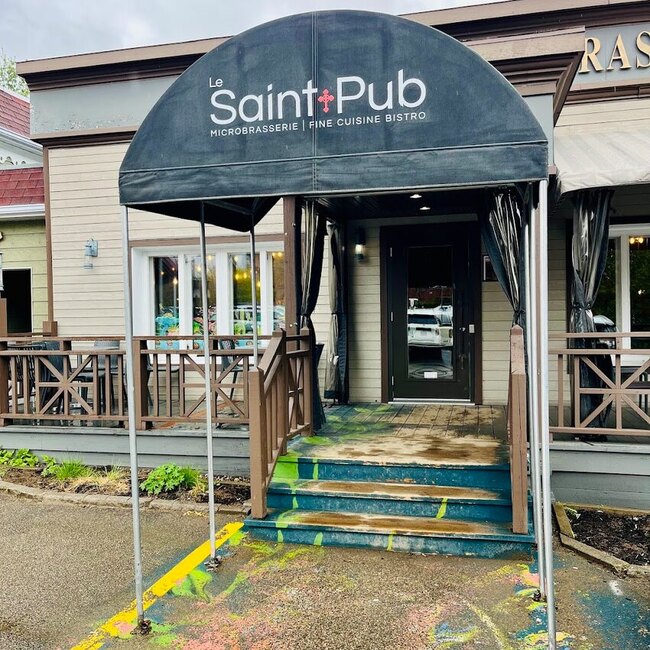 Le Saint-Pub - Microbrasserie Charlevoix - Restaurants Irlandais, Réconforts de Québec