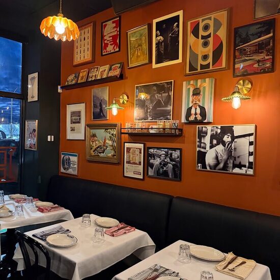 Bernie's Pizza Martini Bar - Restaurants de Montréal