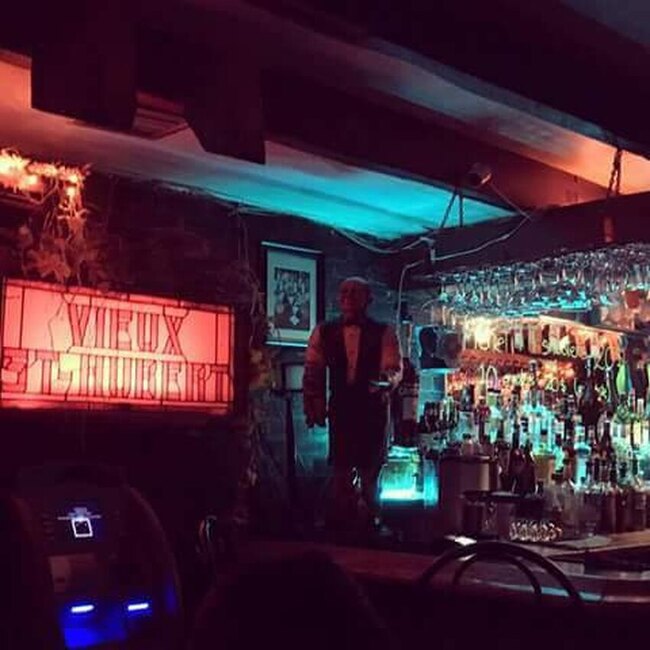 Au Vieux St-Hubert -  Restaurants Near: H2X1Y9