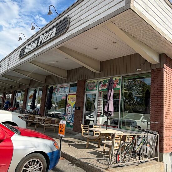 Botan Pizza - Poutine, Tea, Fried Chicken Restaurants in Saint-Eustache