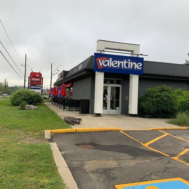 Tha&iuml;zone -  Restaurants Near: J8E3J9