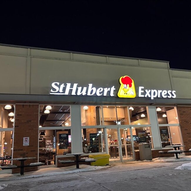 R&ocirc;tisserie St-Hubert - Restaurants pr&egrave;s de: J7H0A6