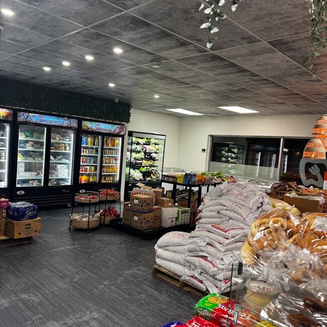 &Ocirc; March&eacute; -  Restaurants Near: J5M2C1