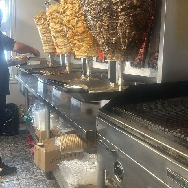 Alo Shish Taouk - Montreal Lebanese Open Monday Restaurants