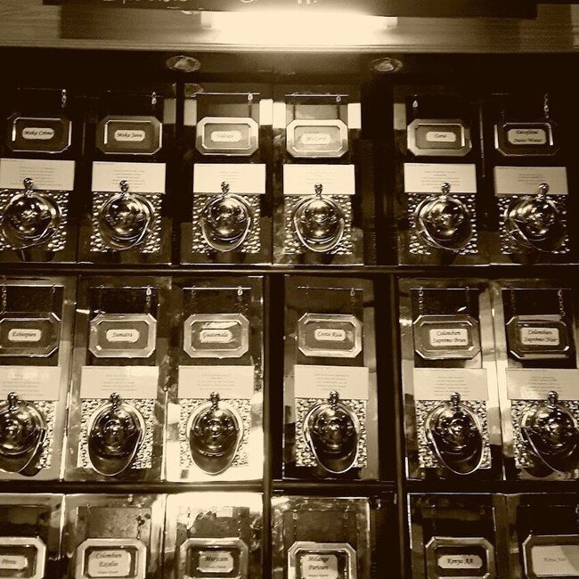 Caf&eacute; Monde Inc -  Restaurants Near: J6X4E4