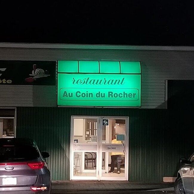 Au Coin Du Rocher - Mauricie (Quebec) Terrace Open Lunch Restaurants