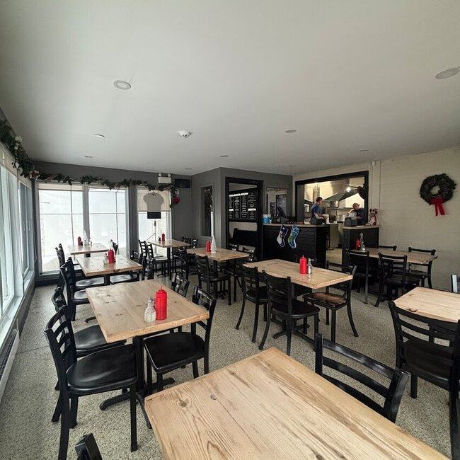 Auger Grand-Mere - Mauricie (Quebec) Takeout Available Open Sunday Restaurants