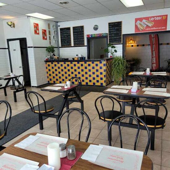 Restaurant Shawinigan Smoked Meat - Bagels, Poutine Restaurants in Montreal