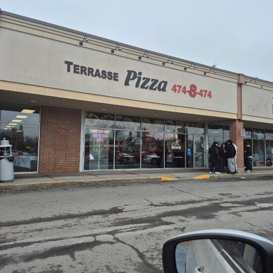 Terrasse Pizza - Poutine, BBQ, Breakfast Restaurants in Montreal