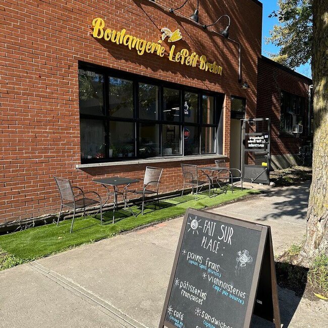 Boulangerie Le Petit Breton - Restaurants pr&egrave;s de: H3B2G2