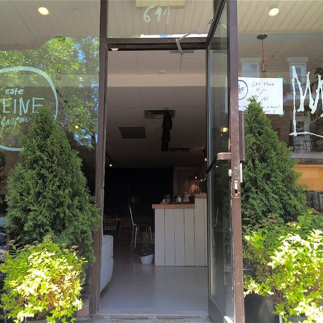 Caf&eacute; Reine Gar&ccedil;on - Tea, Bubble Tea, Pastries Restaurants Near: H2W2E2