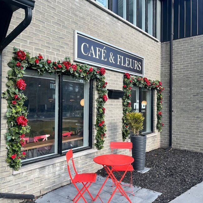 Nina Caf&eacute; & Fleurs -  Restaurants Near: J4X1C2